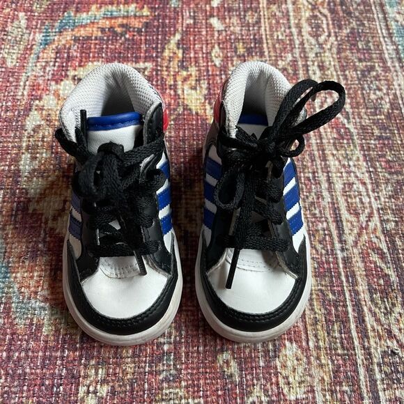 Adidas Infant boys size 4 High-Top Sneakers - Black, Blue, Red - Picture 2 of 8